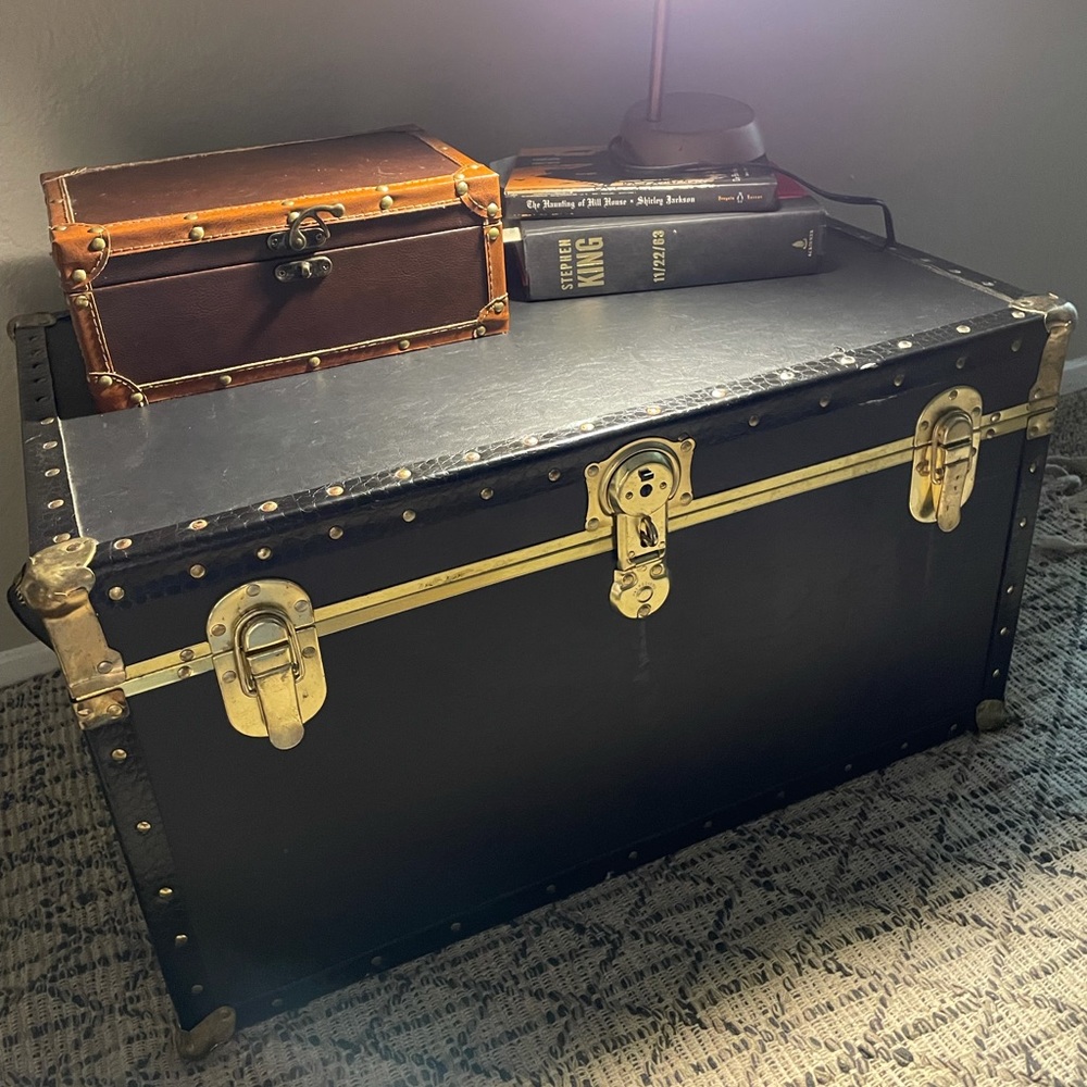 Seward Trunk - Picture 2 of 5